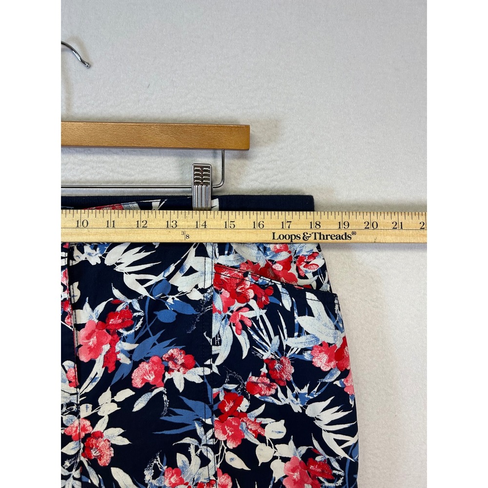 Tropical Floral Chico's 10 Navy Red Brigitte So Slimming Capri Pants Cropped - Picture 6 of 11